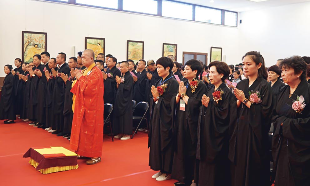 華義寺歡慶落成三週年，恭請住持和尚親臨主法，並切糕祝願